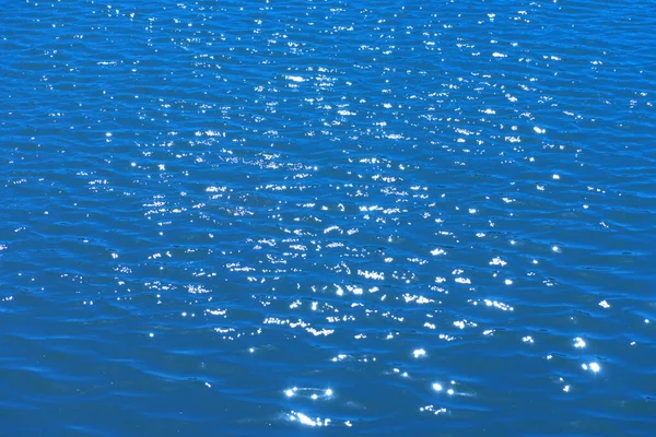 Brilho Água Lagoa Parque Cidade Dia Ensolarado Seco Verão — Fotografia de Stock