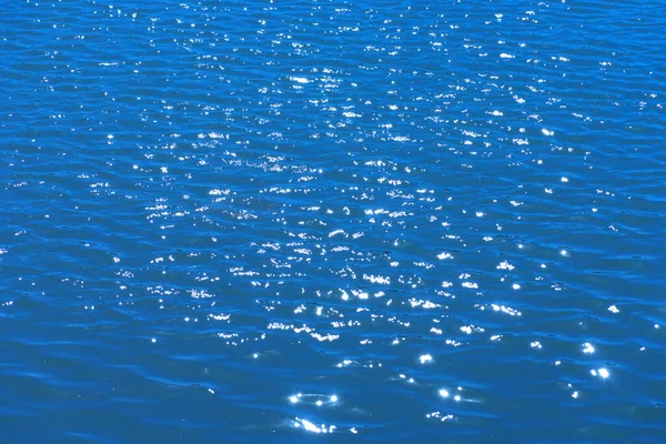 Blendung Auf Dem Wasser Stadtparkteich Bei Trockenem Sonnigem Sommertag — Stockfoto