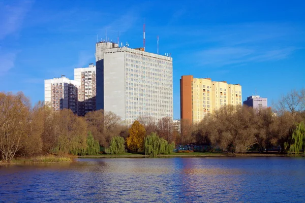 Herfst in stadspark — Stockfoto