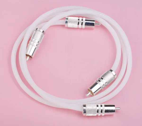 Interconnect Kabel op roze achtergrond — Stockfoto