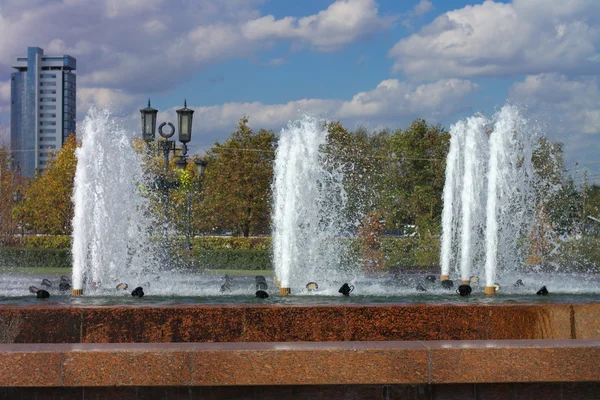 Fontana sulla strada — Foto Stock