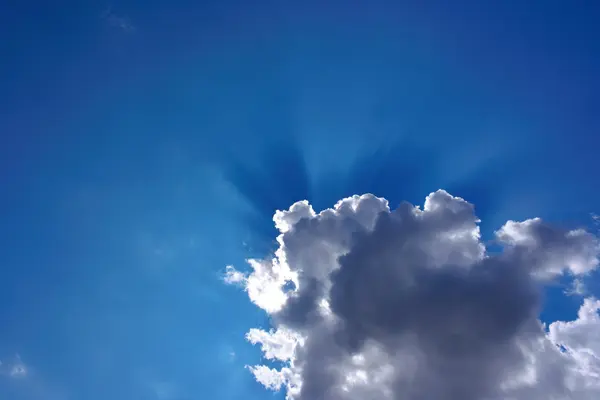 Molnet på himlen på dagen — Stockfoto