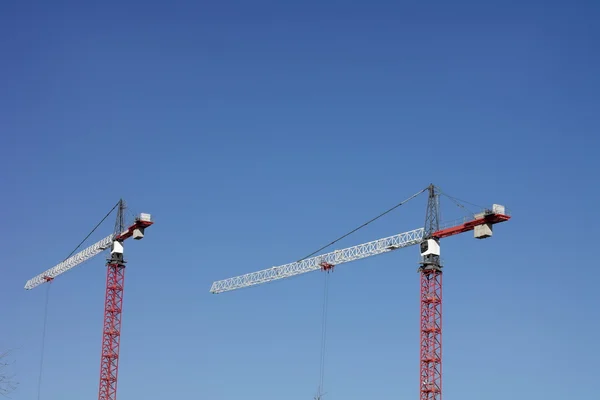 Torre de la grúa en el cielo Fondo —  Fotos de Stock