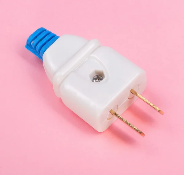 American Outlet Plug sobre fondo rosa —  Fotos de Stock