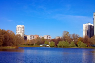 Şehir parkında sonbahar