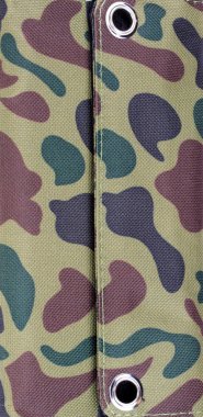 askeri yeşil çanta üzerinde