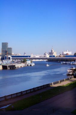 Gündüzleri nehir manzarası