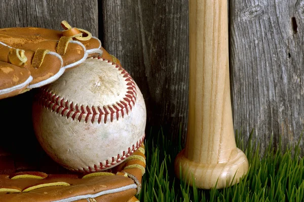 Baseball, bat i piłka. — Zdjęcie stockowe