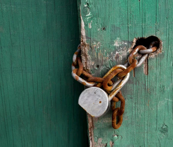 Antique Rusty Barn Door Latch and Chain — Stock Photo © Feverpitch 2359606