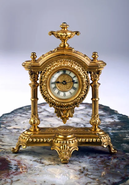 Золотые часы Frence . — стоковое фото