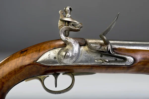 Старовинні Англійська flintlock пістолет. — стокове фото