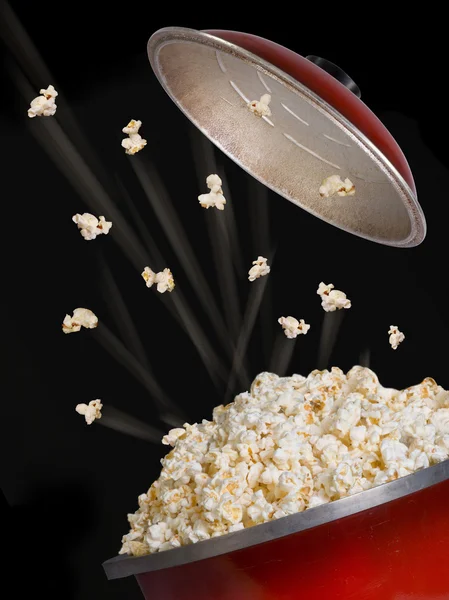 Popcorn flyger högt. — Stockfoto