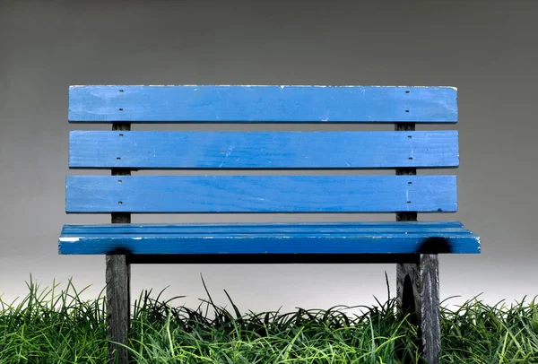 Old Blue Park Bench. — Stock Photo, Image