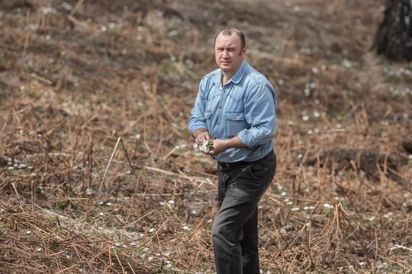 Man with flowers — Stock Photo, Image