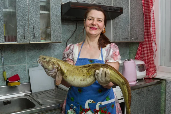 Woman with fish — Stock Photo, Image