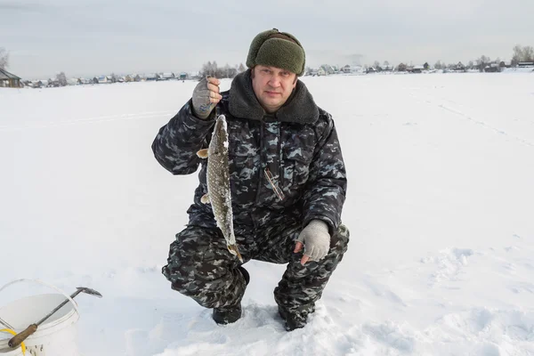 Зимова риболовля — стокове фото