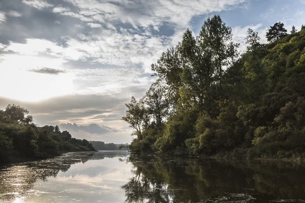 Fiume Tom in Siberia occidentale in autunno — Foto Stock