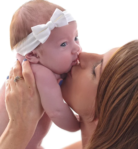 Mère embrasse son enfant — Photo