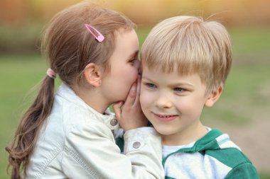 Erkek ve kız dışında oynarken