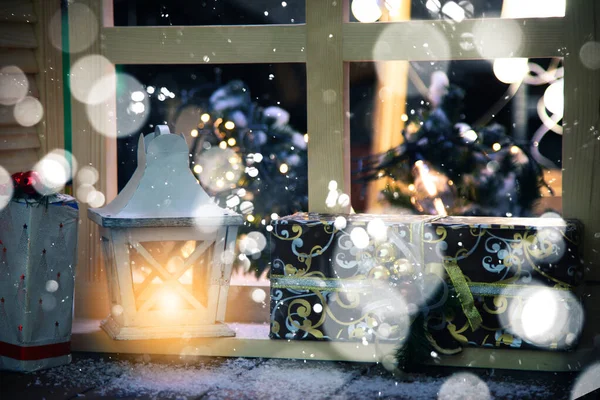 Krásný Vánoční Výhled Oknem Lampou — Stock fotografie