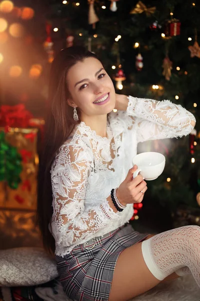 Chica Joven Bebe Día Festivo Invierno — Foto de Stock