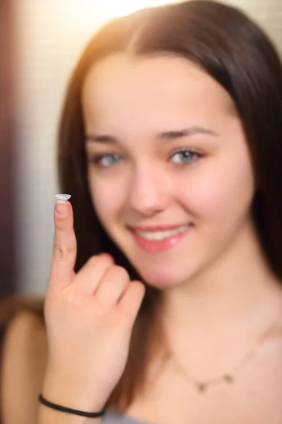 Young Brunette Girl Holding Contact Lens Bathroom — Stock Photo, Image