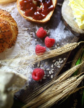 Meyve reçelli lezzetli kahvaltı. 