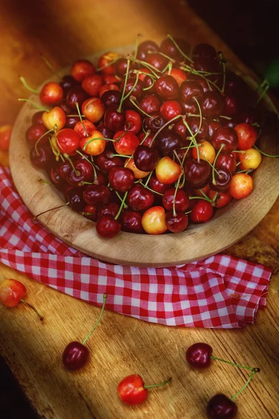 Delicious Healthy Dietary Cherries — Stock Photo, Image