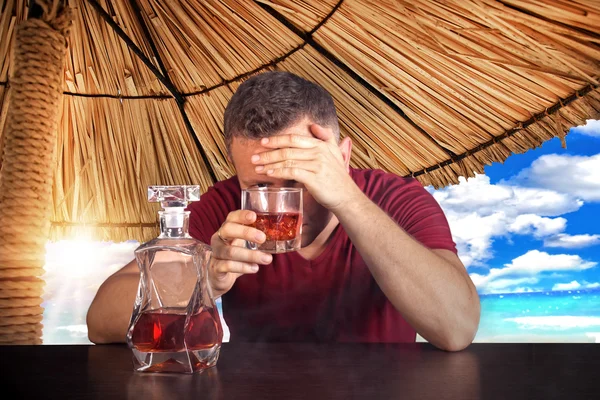 Drunk man in hotel resort bar with problems — Stock Photo, Image