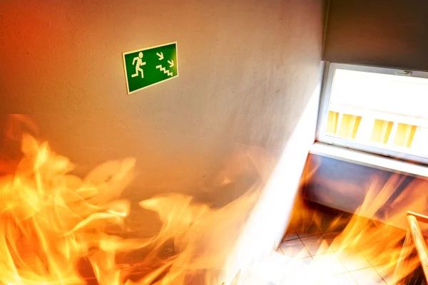 Fire in the builgding - evacuate building way — Stock Photo, Image