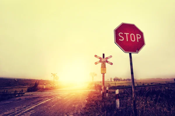 Unguarded railway crossing in a rural landscape — Stock Photo, Image