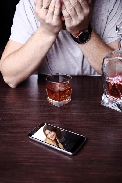 Drunk man after a breakup with a girlfriend — Stock Photo, Image