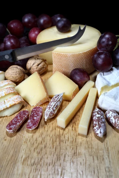 Exquisite mold cheeses on a black background — Stock Photo, Image