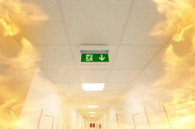 Büyük yangında modern ofis binası