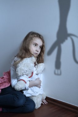 Yardım - aile içi şiddet çocuğun ihtiyacı