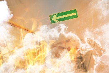 Acil çıkış - binada yangın