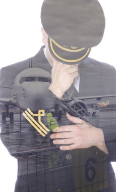 Havaalanında üzgün pilot