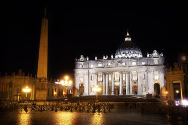 Vatikan, San Pietro Bazilikası gece
