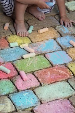 Tebeşir bir arka bahçe üzerinde eğlenceli