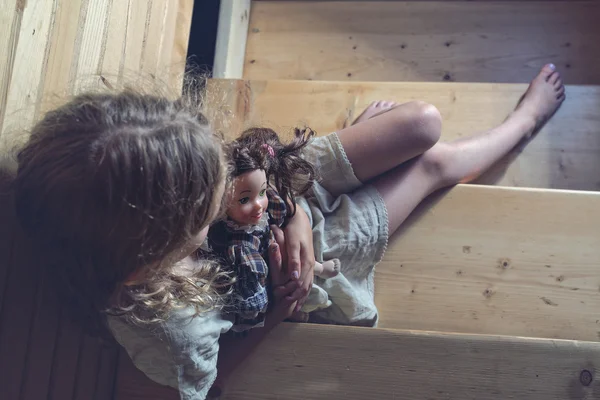 The row home - depressed little girl — Stock Photo, Image