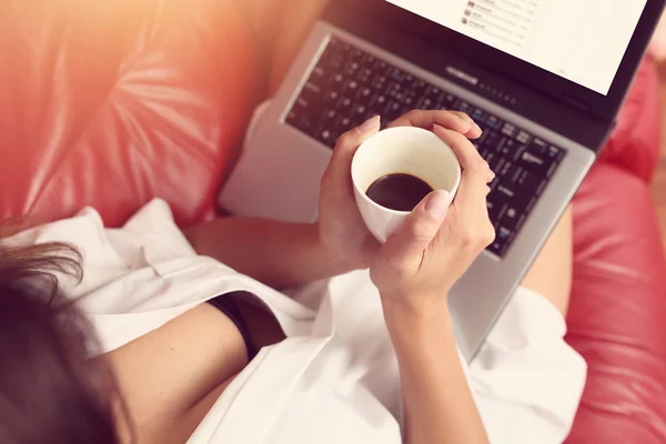 Working on a laptop with a cup of coffee — Stock Photo, Image