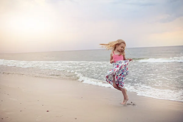 Libertad y flexibilidad - infancia despreocupada —  Fotos de Stock