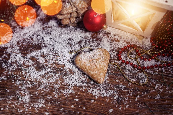 Christmas gingerbread heart lies on the snow — Stock Photo, Image