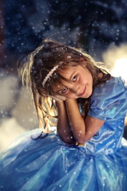 Bir soğuk kış gününde buz kraliçesi