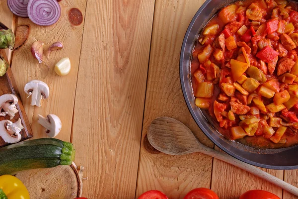 Piatto delizioso e sano di verdure — Foto Stock