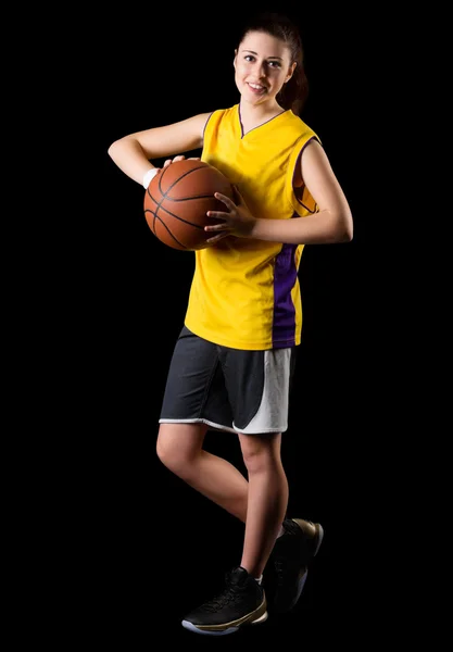 年轻的女孩的篮球运动员 — 图库照片