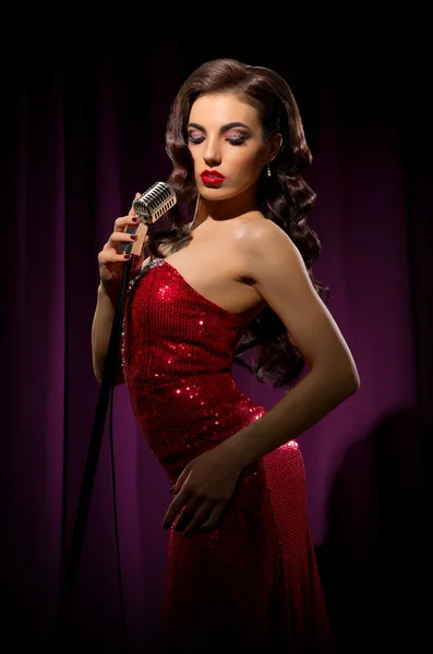 Retro style woman singer — Stock Photo, Image