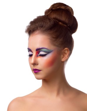 Yüz boyama ile genç kız portresi