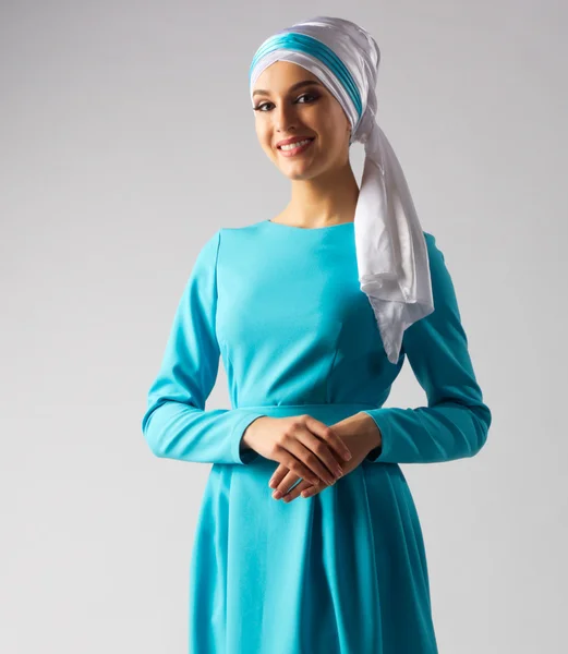 穿着蓝色衣服的穆斯林女人 — 图库照片