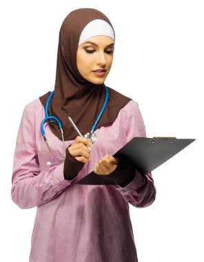 Genç Müslüman kadın tıp doktoru